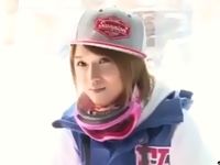 冬の雪山でMM号が素人ハント！学校のサークル仲間とスノボに来ていたメチャ可愛い19歳の女子大生が雪景色を背景に開放的な大胆セックス ShareVideos　素人JD 女子大生の無料アダルト動画