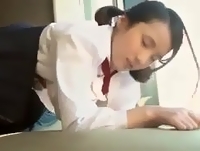 清潔感のある可憐なロリ女子校生がホテルで制服姿のままイケナイことされちゃってる動画 JavyNow　素人JK女子校生の無料アダルト動画
