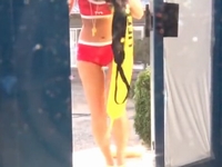 水着の日焼け跡がエロすぎなライフセーバーのバイト中の現役女子大生アスリートの引き締まった美ボディを突きまくる激しいハメ撮りセックス JavyNow　素人JD 女子大生の無料エロ動画